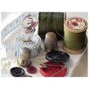 Kit Cucito Dotato Di 24 Rocchetti Di Filo Assortiti, Forbici, Bottoni, Aghi, Metro, Dispositivo Infilatura, Spillette E Ditale Per Cucire