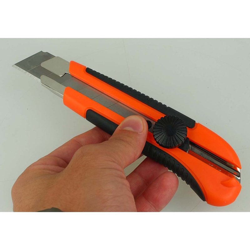Taglierino Cutter Professionale 25mm Rotella Bloccalama e Calamita Magnetica