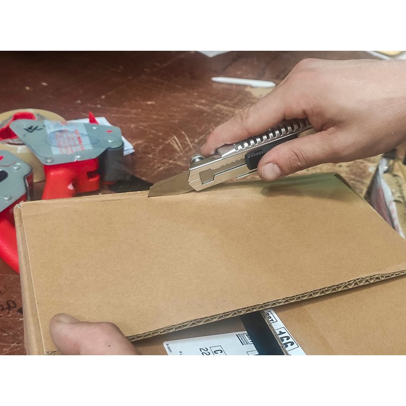 Taglierino Cutter Professionale Ricarica Lama Automatica