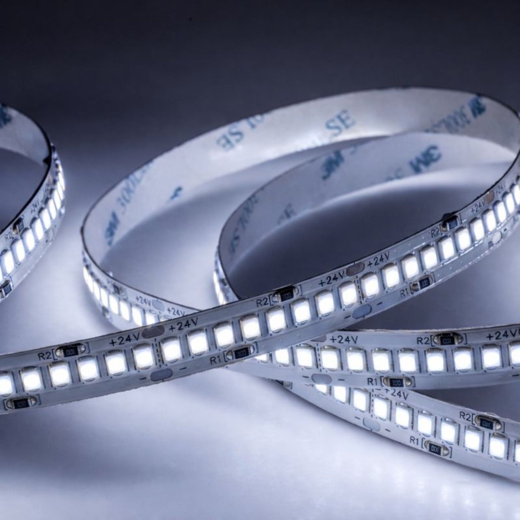 Striscia LED SMD 2835 24V, 5 Metri, Larga 10mm, Freddo 6500K, Super Luminoso 24W/M 4000LM/M 160LM/W 240SMD/M, Dimmerabile PWM, Tagliabile ogni 33mm, IP20, CRI>80