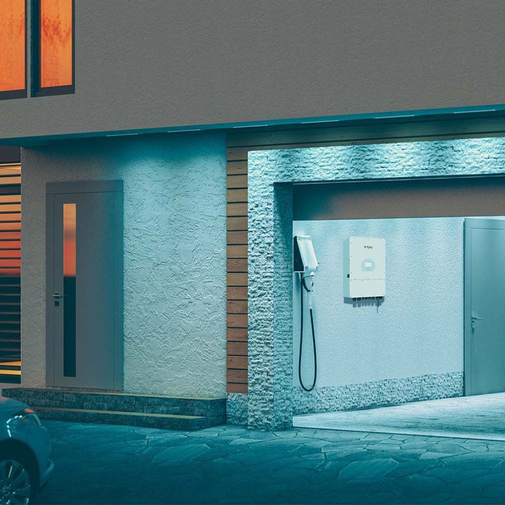 Inverter Fotovoltaico Deye Trifase Ibrido On-Grid/Off-Grid 10kW CEI 0-21 con Schermo LCD Touch a Colori, Smart Meter Integrato, WiFi e TA Inclusi Garanzia 10 Anni IP65 SKU-11542