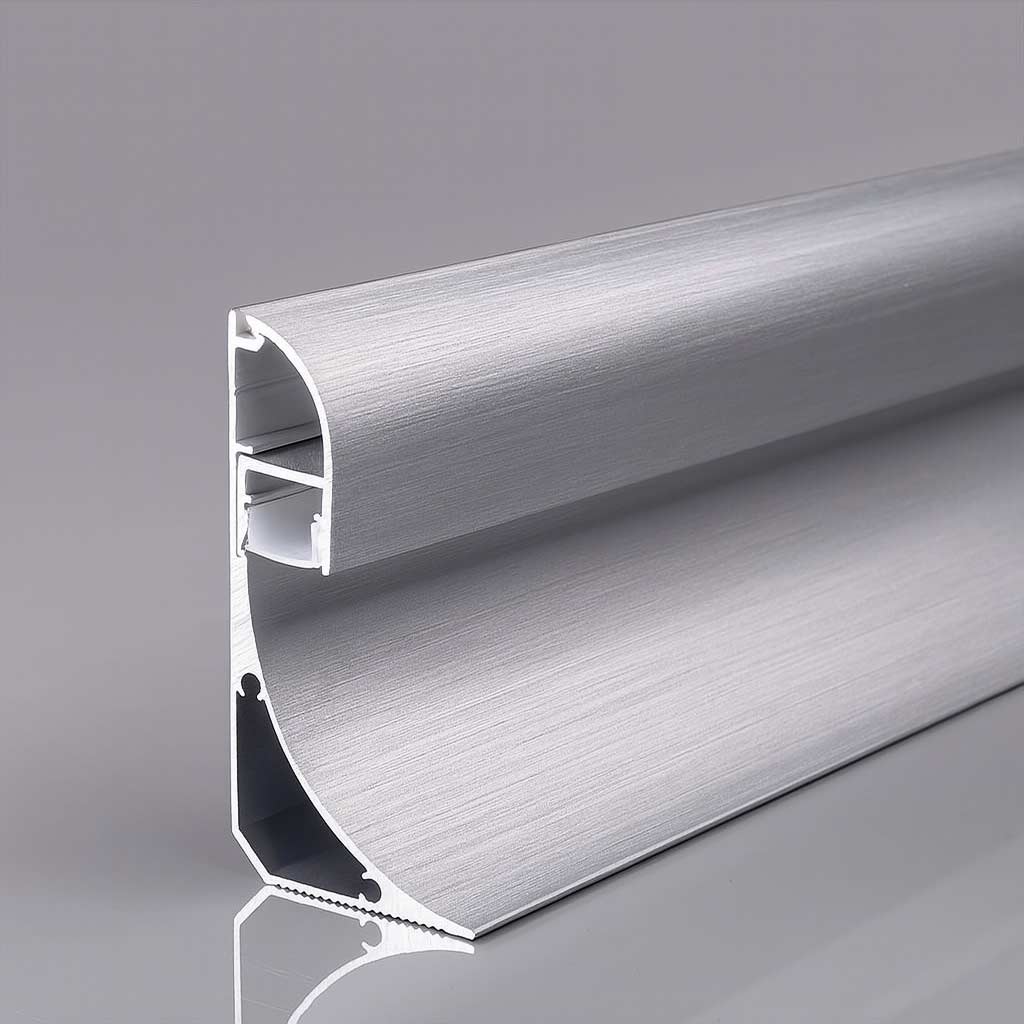 Profilo Alluminio a Veletta Silver 36,5X60mm Spazio Led Max 10,5cm Con la Copertura Satinata Tappi Gancio 2 Metri SKU-23180 