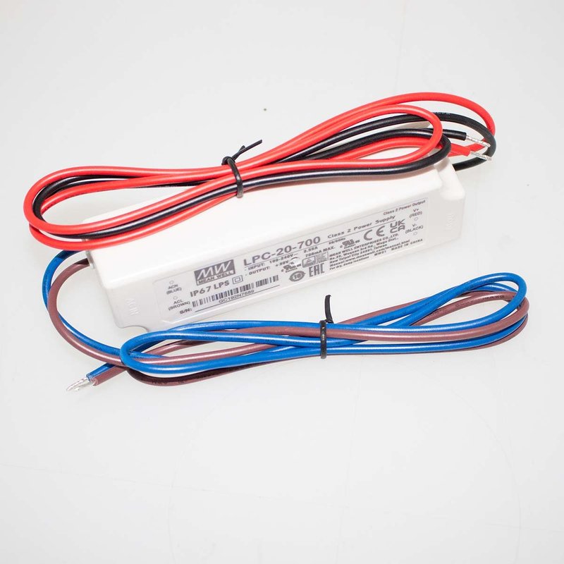 MW MEAN WELL Led Driver CC LPC-20-700
IP67 Output 21W 30V 700mA Input 100-240V 0,55A Corrente Costante